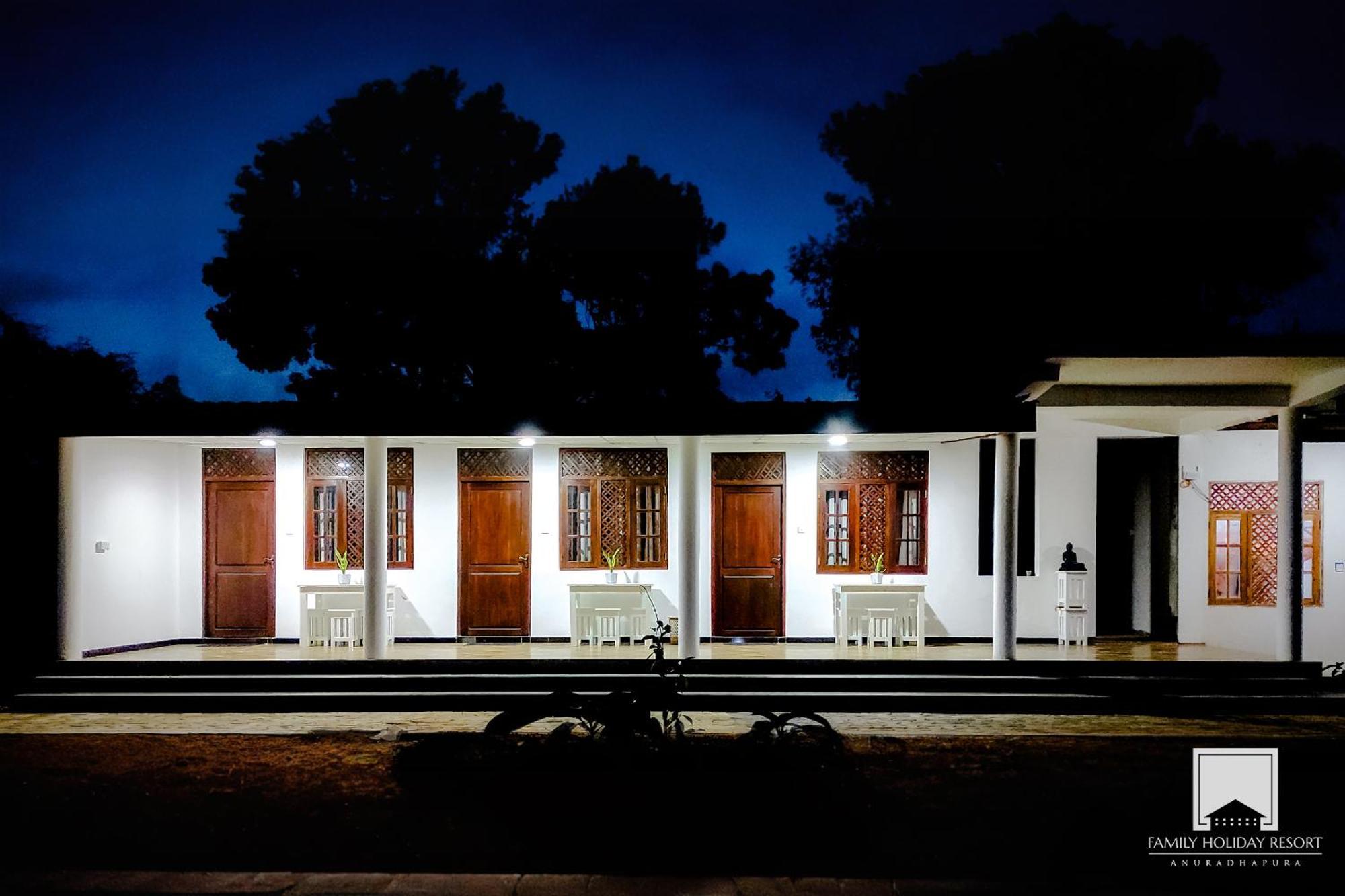 Family Holiday Resort Anuradhapura Eksteriør billede